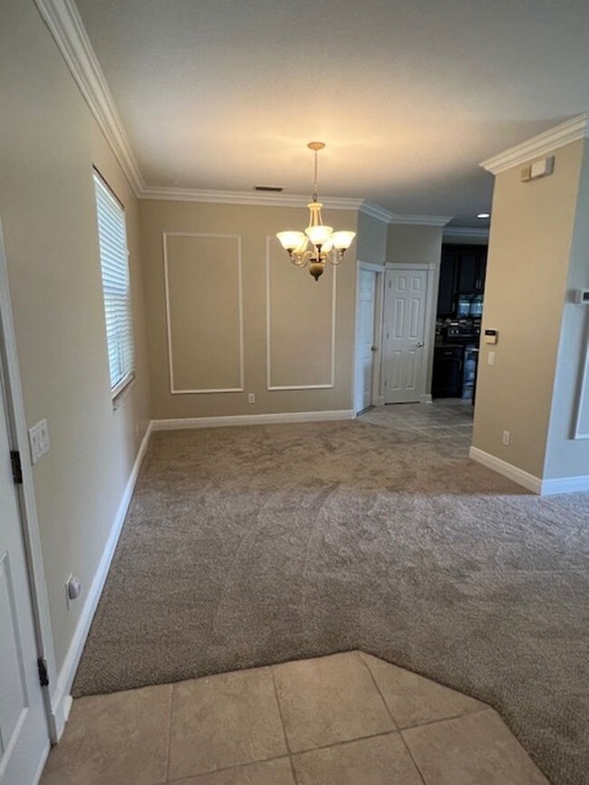 Building Photo - Country Chase