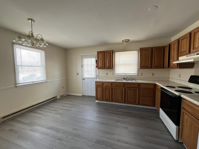 Building Photo - 702 Thomas Ln