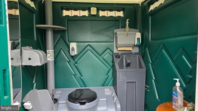 Building Photo - 36 Shore Dr