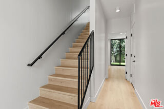 Building Photo - 428 Arnaz Dr