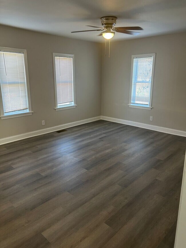 Building Photo - 1656 NE 22nd St