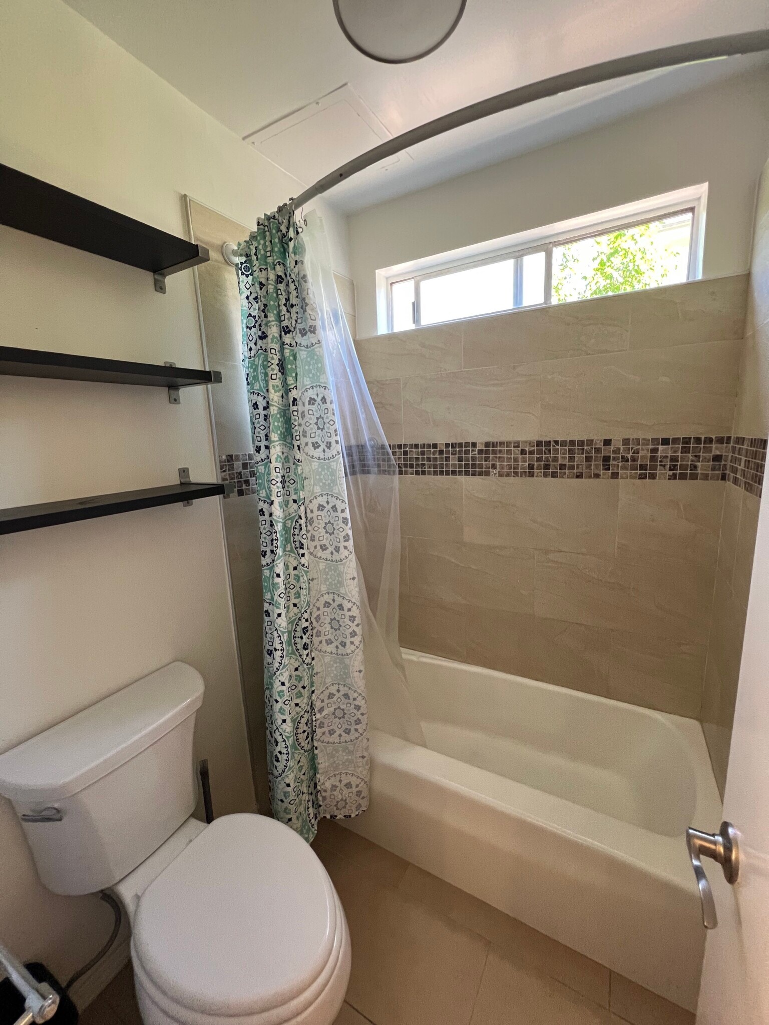 full bathroom - 2501 W Redondo Beach Blvd