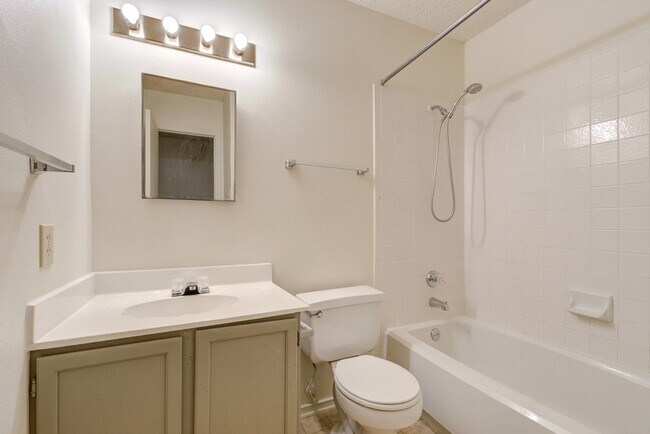 Building Photo - Spacious Single-Story Living in Meadow Brook