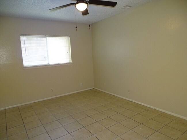 Building Photo - 9122 Ocean Gate St