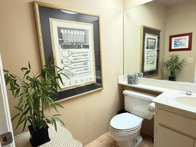 Building Photo - 688 Vista Lago Cir N