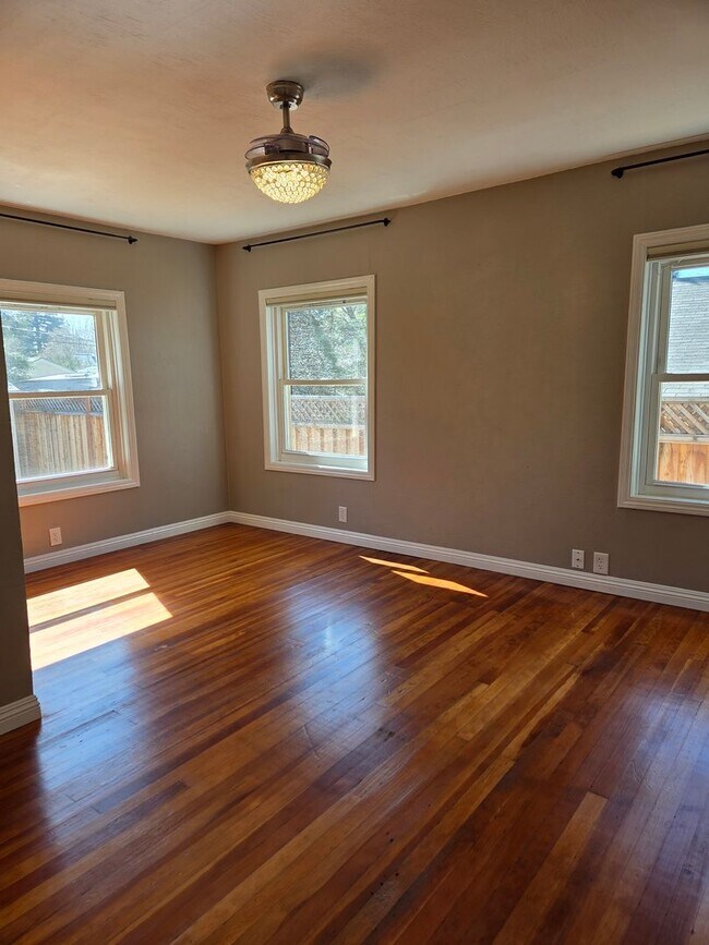 Building Photo - Historic Folsom 2 Bdrm, 1 Bath