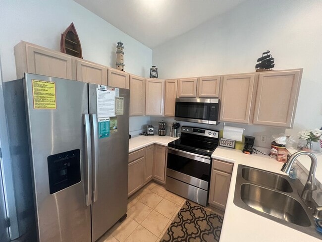 Building Photo - Lakeview Condo for Rent - The Ledges, Osage Beach!