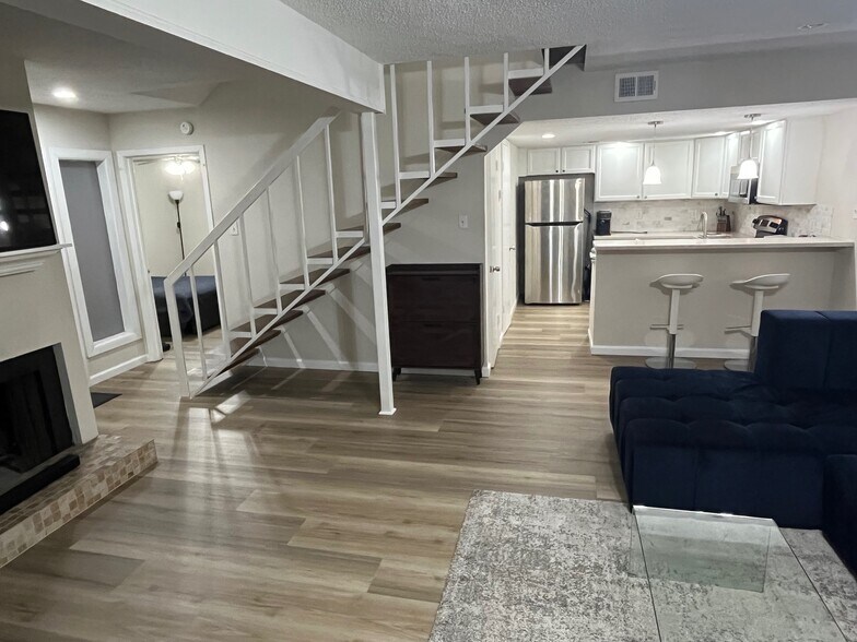 Building Photo - 3121 Park Ln