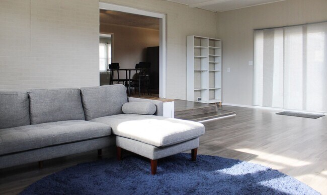 Building Photo - Bright and Spacious 3 Bedroom Furnished Rental