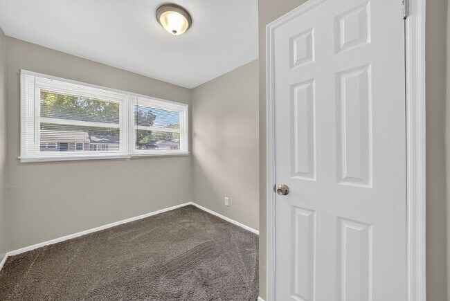 Building Photo - Section 8 Accepted