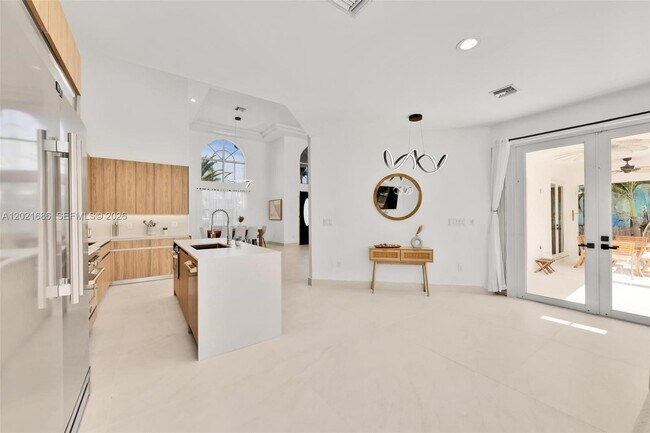 Building Photo - 2940 NE 164th St