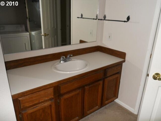 Building Photo - 44 Crestfield Ct