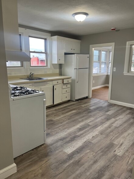 Building Photo - 10 Wakefield Ave