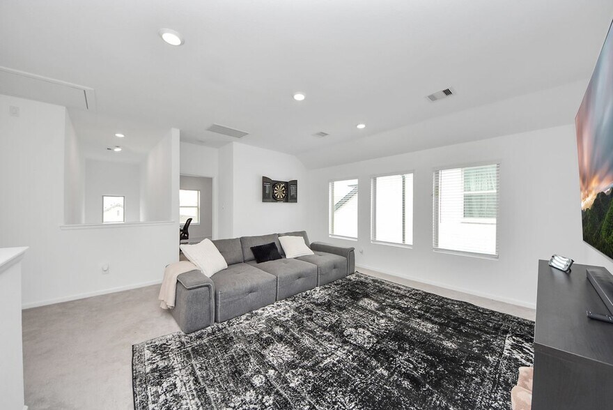 Building Photo - 4946 Sky Blf Dr