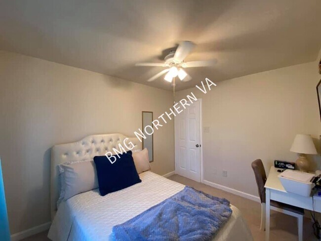 Building Photo - 3866 Manzanita Pl