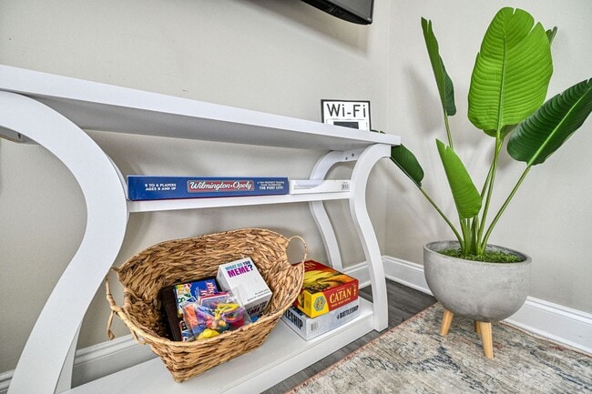 Building Photo - Updated coastal townhome- fully furnished!