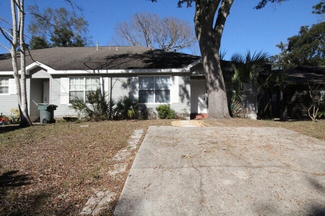 Building Photo - Northeast Pensacola 2BR, 2BA End-Unit Townhome Near Davis Hwy & UWF with Stainless Appliances, Fe...