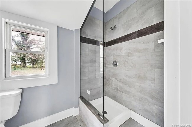 Building Photo - Beautifully renovated 3 bedroom, 2 full bathroom in Rock Hill