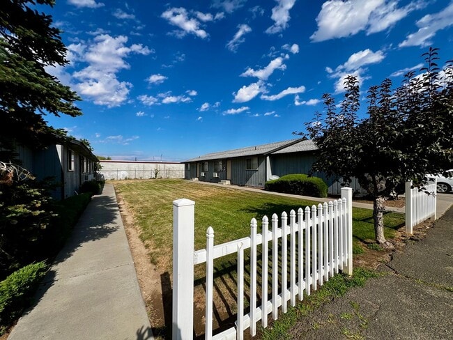 Building Photo - 4802 Bonnie Ln