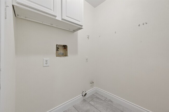 Building Photo - 10706 Lazy Meadows Dr