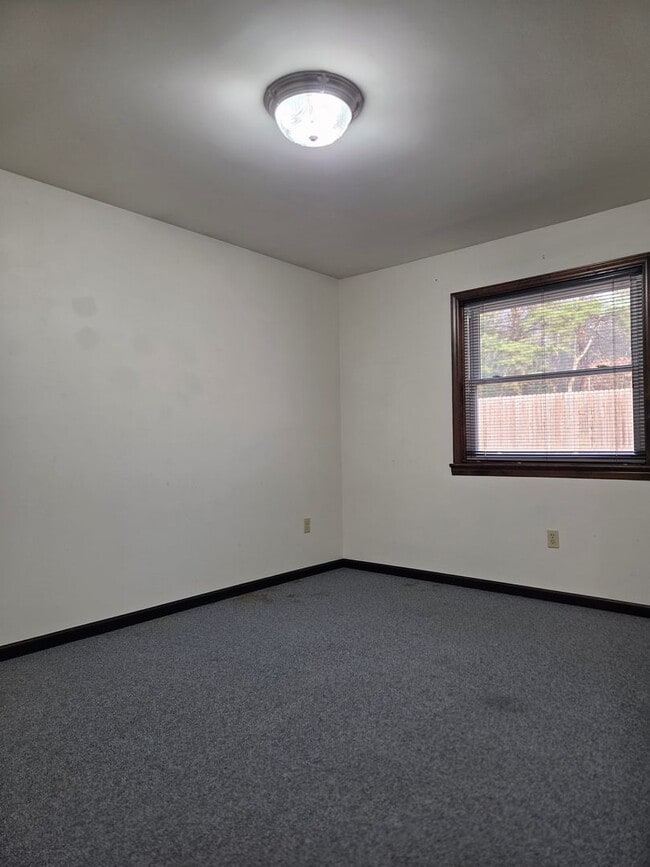 Building Photo - Quiet country rancher on large, secluded lot right at Route 1 and 288