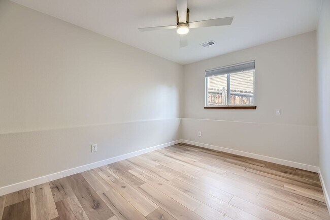 Building Photo - Beautifully Remodeled 3 Bed/2 Bathroom Hom...