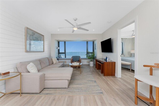 Building Photo - 1500 Park Beach Cir