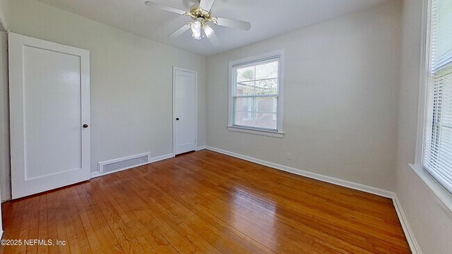 Building Photo - 1245 Belmont Terrace