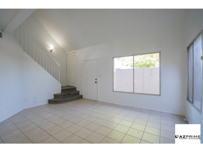 Building Photo - Discover this Impressive 2/1.5 Glendale To...