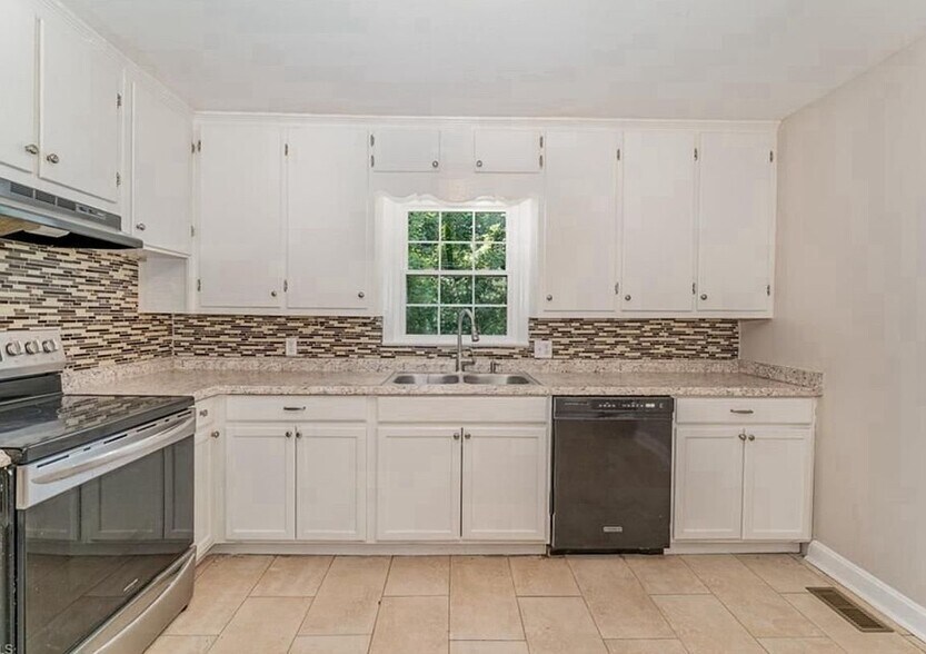Building Photo - 3035 Ridgemeadow Dr