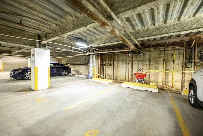 Building Photo - 207 Shearwater Ct W