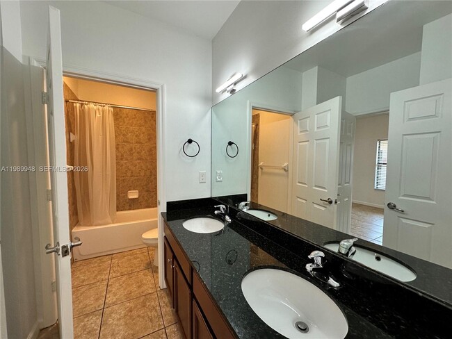 Building Photo - 1027 NE 10th Ave