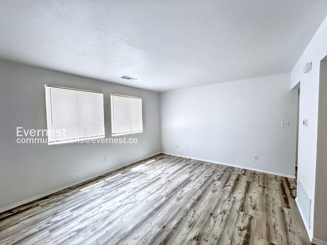 Building Photo - 1120 Yuma St
