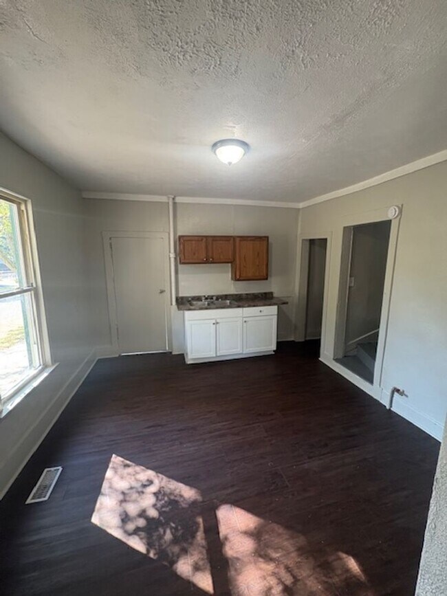 Building Photo - 3 bedroom / 2 bathroom home in Peoria
