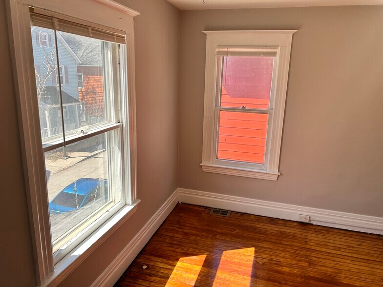 Building Photo - 16 Goebel Place