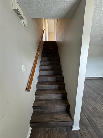 Building Photo - 726 Bluebonnet Dr
