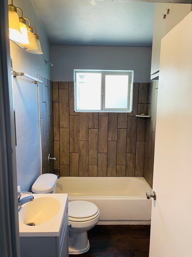 Building Photo - Townhome For Rent