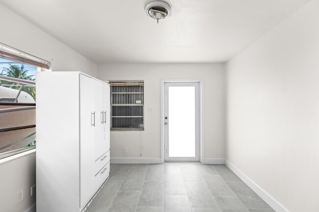 Building Photo - 1882 SW 17th Ave