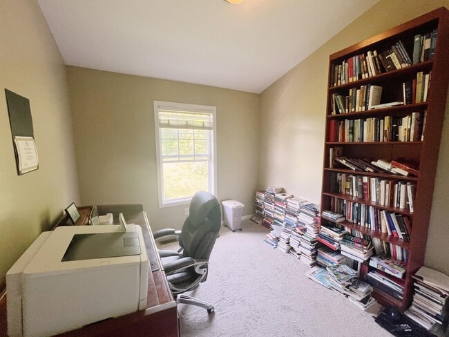 Building Photo - 1250 W Adams Hill Cir