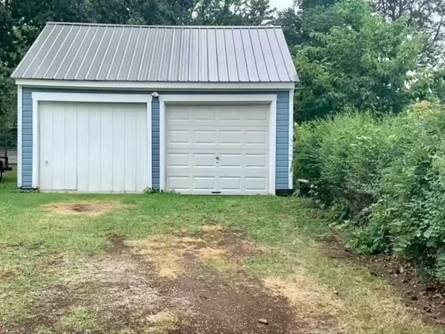 Building Photo - 3817 W 10th St