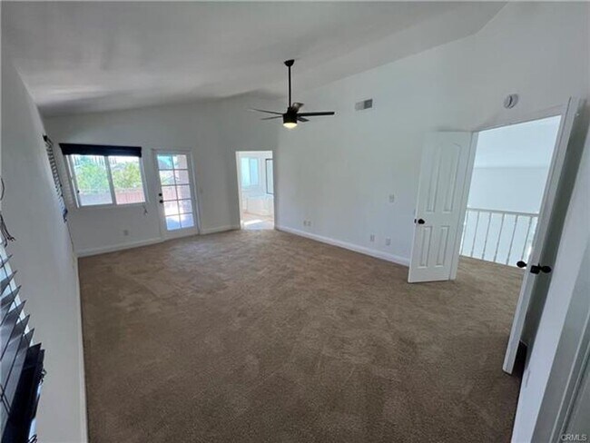 Building Photo - Beautifully Maintained Home