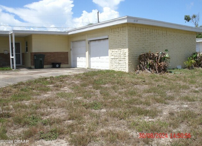 Building Photo - 2537 Coral Way W