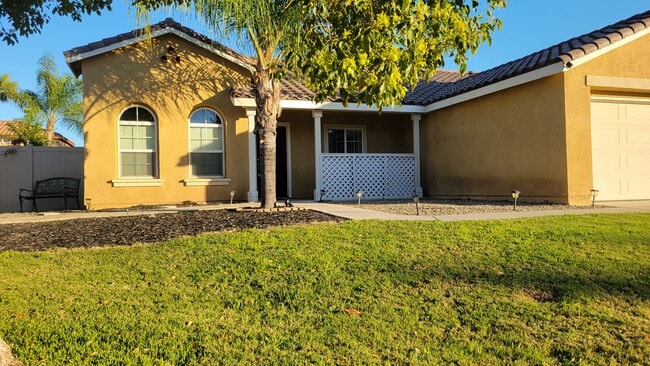 Building Photo - 32850 Sandalwood Ln