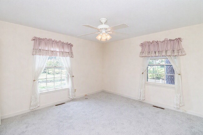 Building Photo - SPACIOUS Brick Home in Goldsboro (Wayne Memorial Drive area)