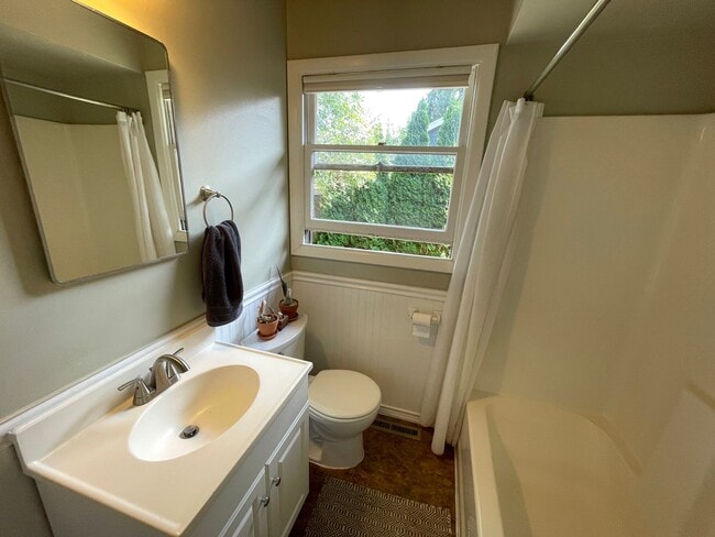 Building Photo - Lovely Home in St Johns with Fenced Yard, ...