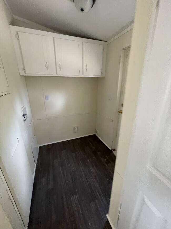 Building Photo - 251 New Cassel Dr