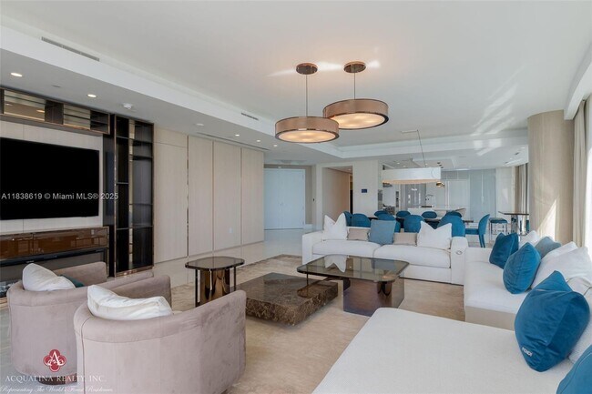 Building Photo - 17975 Collins Ave