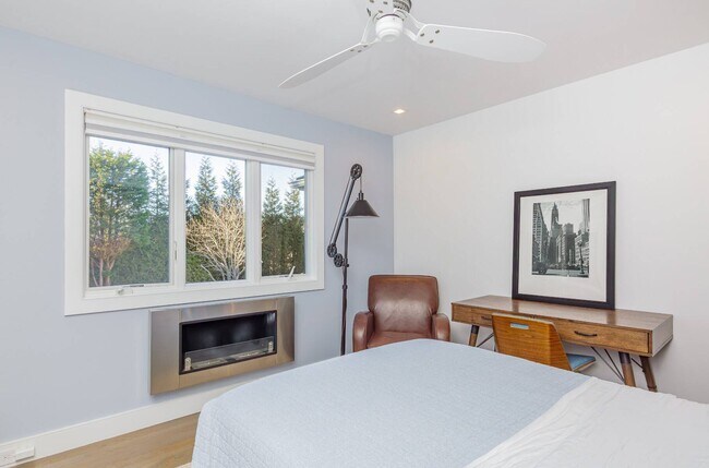 Building Photo - 91 Pantigo Rd