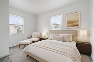 Building Photo - Secure this 4BR Townhouse today!