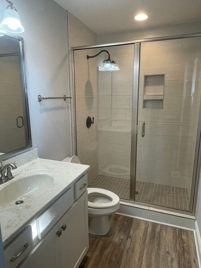 Building Photo - 4 Bedroom - 3 Bath Home with a 2 car garage in Farragut